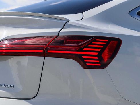 Used 2023 Audi e-tron Premium Plus w/ Premium Plus Package AWD/4WD image 10