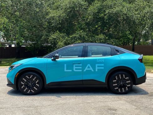 Used 2026 Nissan Leaf Platinum+ w/ Floor Mat Package (Platinum+) FWD image 4