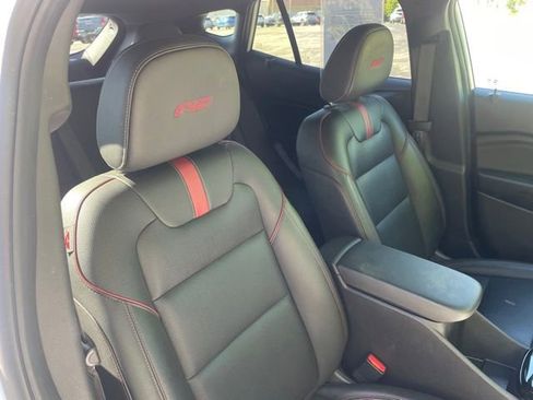 Used 2025 Chevrolet Trax RS FWD image 31
