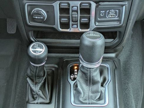 Certified 2026 Jeep Gladiator Sport AWD/4WD image 15