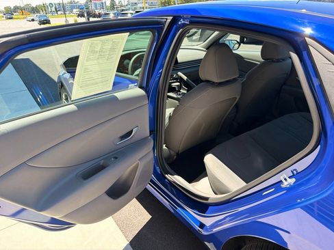 Used 2023 Hyundai Elantra SEL w/ Convenience Package FWD image 11