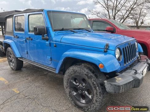 Used 2015 Jeep Wrangler Unlimited Sahara image 2