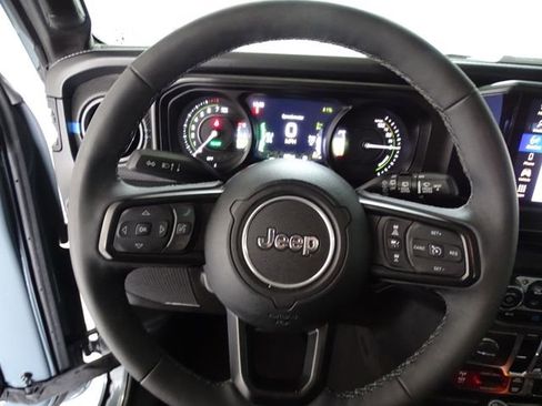 Certified 2025 Jeep Wrangler Unlimited Rubicon 4xe w/ Convenience Group AWD/4WD image 6