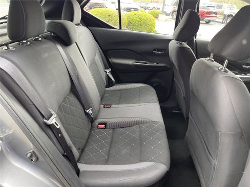 Used 2019 Nissan Kicks SR image 31
