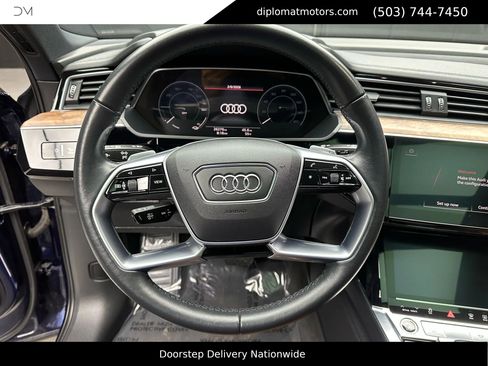 Used 2022 Audi e-tron Premium Plus w/ Premium Plus Package image 27