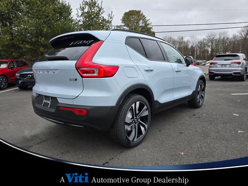Used 2025 Volvo XC40 B5 Plus w/ Protection Package Premier image 8