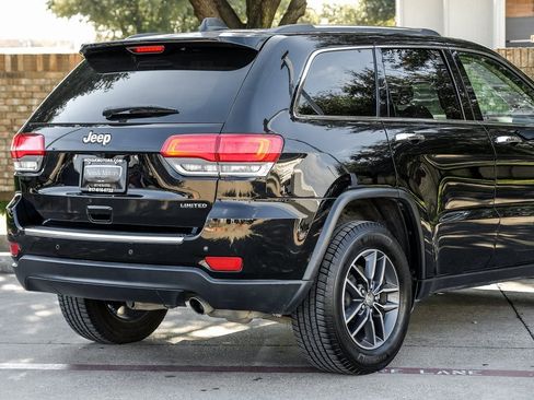Used 2018 Jeep Grand Cherokee Limited image 17