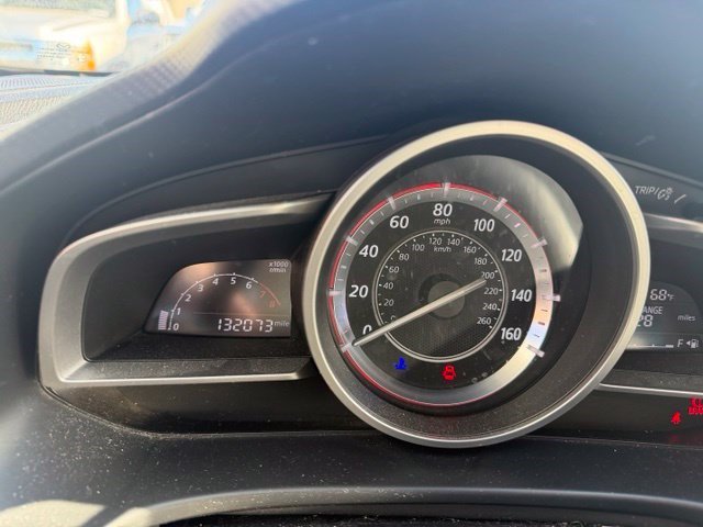 Used 2015 MAZDA MAZDA3 i Touring w/ Technology Package FWD image 18