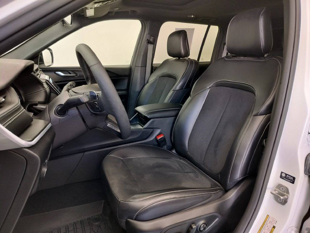 Used 2024 Jeep Grand Cherokee Altitude RWD image 9