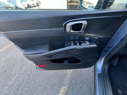 Used 2024 Kia Sorento S FWD image 18