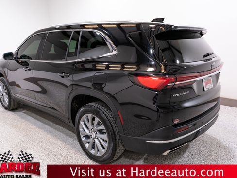 Used 2025 Buick Enclave Preferred image 3