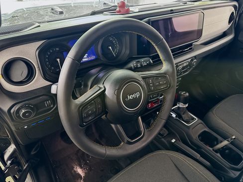 Used 2024 Jeep Wrangler Unlimited AWD/4WD image 11