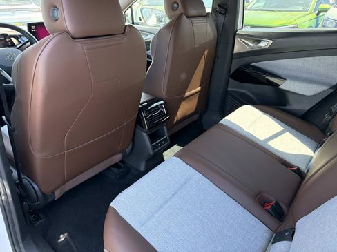 Certified 2023 Volkswagen ID.4 Pro RWD image 9