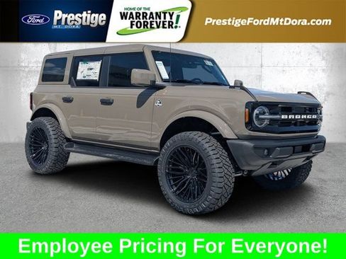 New 2026 Ford Bronco Outer Banks AWD/4WD image 1
