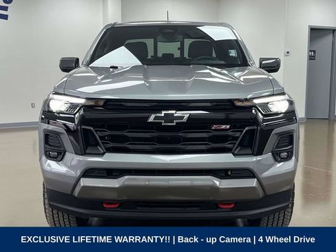 Used 2025 Chevrolet Colorado Z71 AWD/4WD image 2