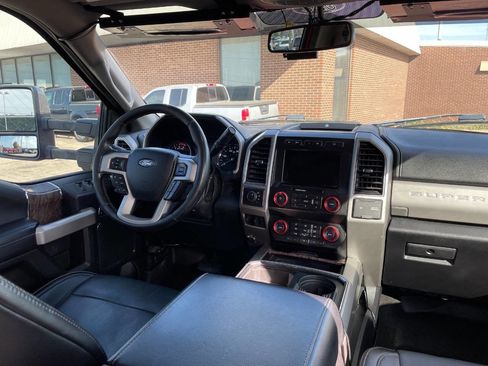 Used 2019 Ford F350 Lariat w/ Chrome Package image 28