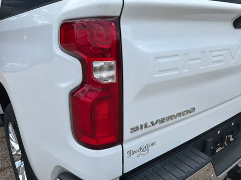 Used 2021 Chevrolet Silverado 1500 LTZ w/ LTZ Premium Package AWD/4WD image 15