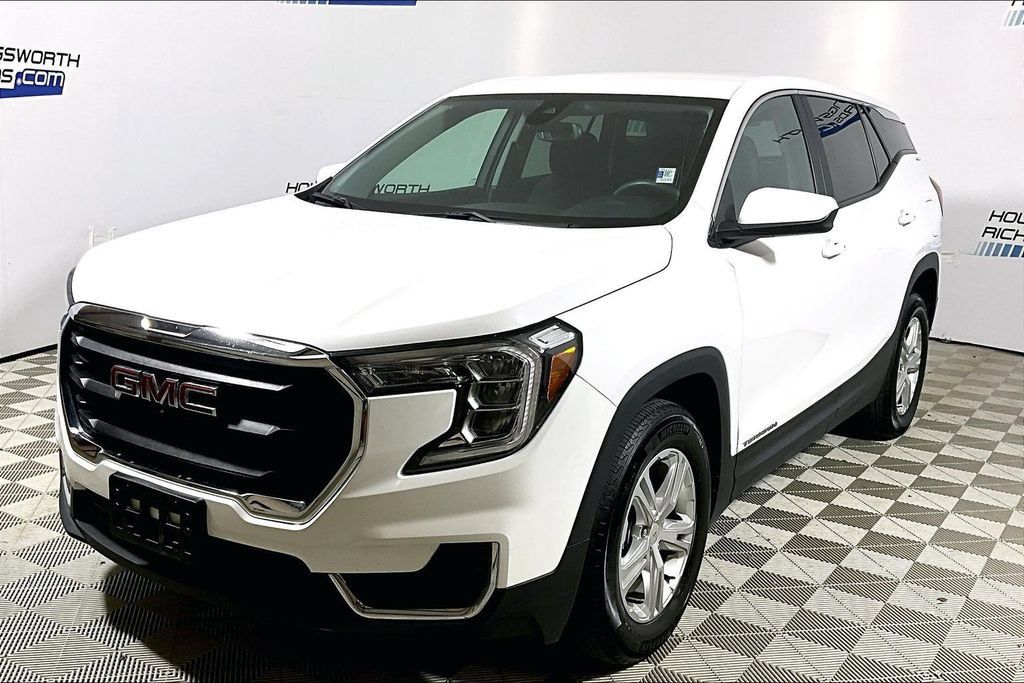Used 2024 GMC Terrain SLE FWD image 1