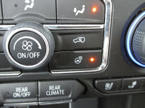 Used 2023 Chevrolet Tahoe High Country w/ Advanced Technology Package image 32