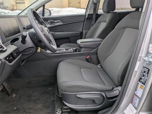 Used 2024 Kia Sportage LX image 7