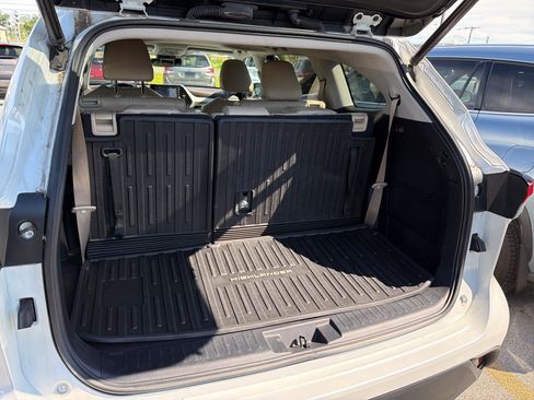 Used 2022 Toyota Highlander XLE AWD/4WD image 30