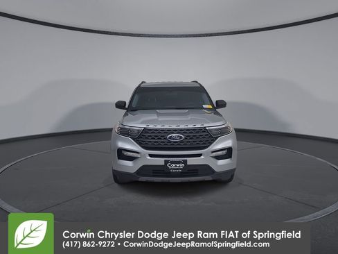 Used 2021 Ford Explorer XLT w/ Equipment Group 202A AWD/4WD image 5