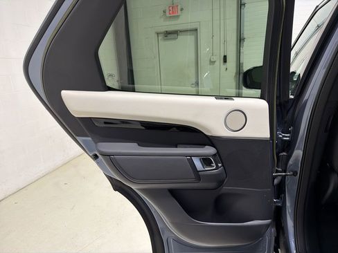 Used 2023 Land Rover Discovery S R-Dynamic AWD/4WD image 27