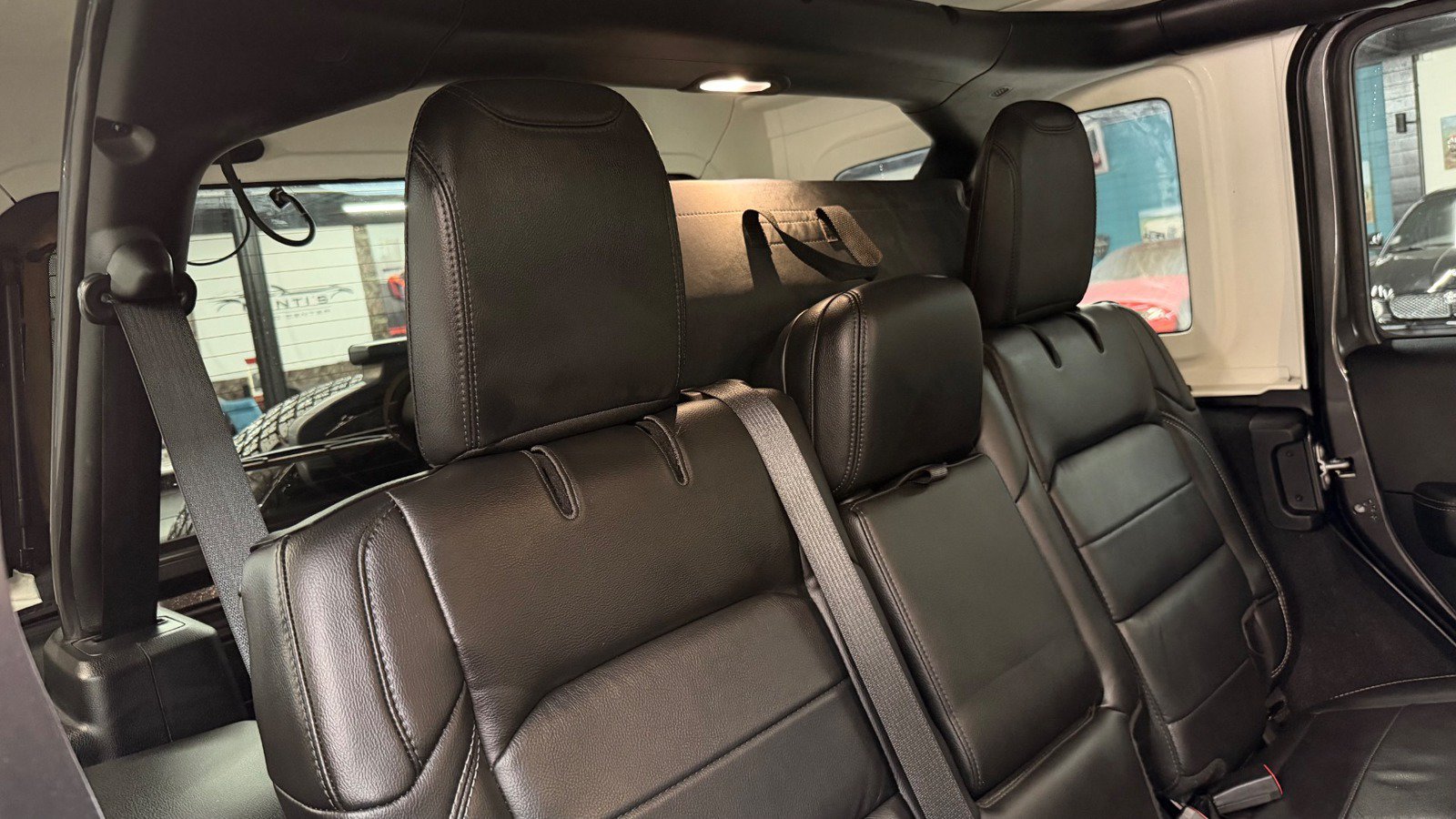 Used 2019 Jeep Wrangler Unlimited Sahara AWD/4WD image 30