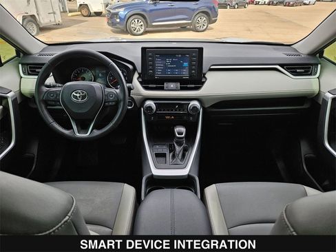 Used 2020 Toyota RAV4 XLE Premium image 19