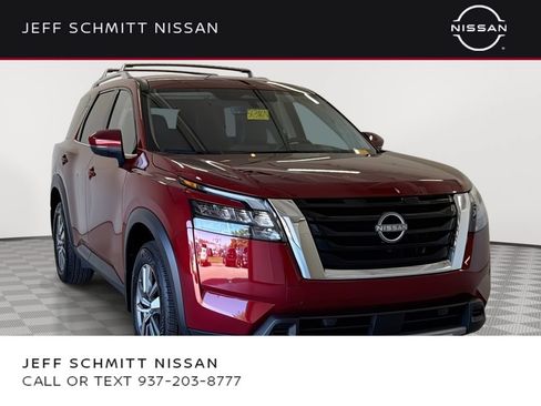 Certified 2025 Nissan Pathfinder SL AWD/4WD image 1