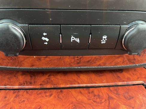 Used 2013 Chevrolet Tahoe LTZ image 25