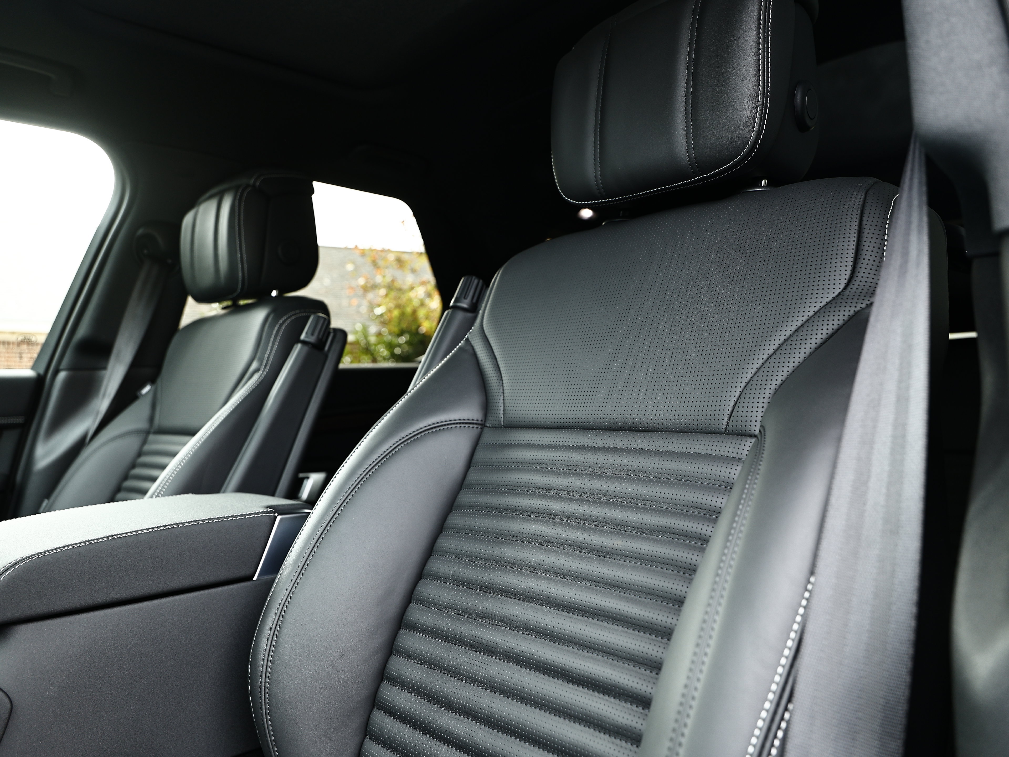 New 2026 Land Rover Discovery Dynamic SE AWD/4WD image 23