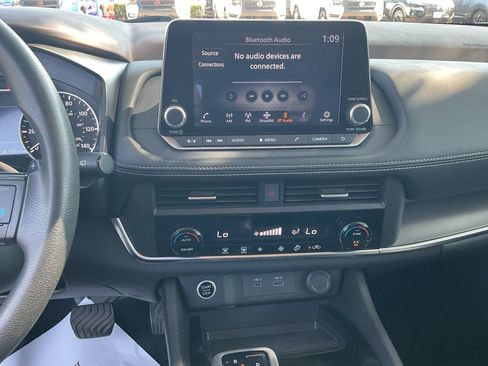 Used 2023 Nissan Rogue SV FWD image 28