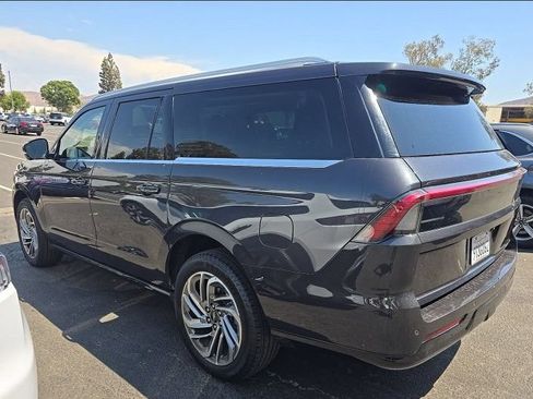 Used 2025 Lincoln Navigator L Reserve AWD/4WD image 4