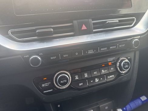 Used 2022 Kia Niro EX Premium image 25