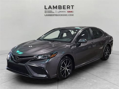 Used 2024 Toyota Camry SE image 1