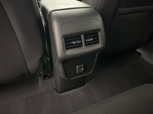 Used 2022 Chevrolet Equinox LT w/ Driver Convenience Package image 38