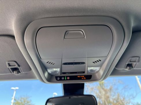 Used 2023 Chevrolet Equinox Premier image 47