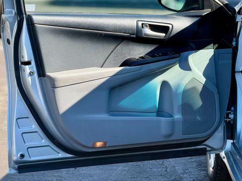 Used 2014 Toyota Camry LE image 10