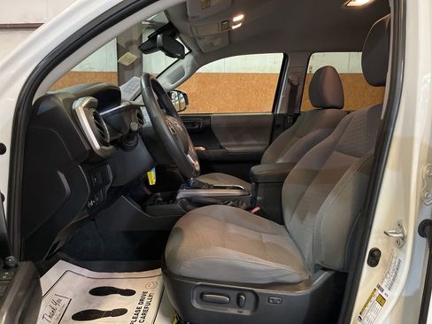 Used 2021 Toyota Tacoma SR5 w/ Technology Package image 15