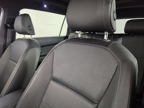 Used 2020 Volkswagen Tiguan SE R-Line FWD image 11