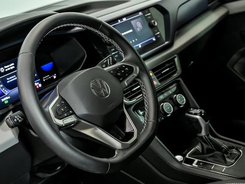 Certified 2023 Volkswagen Taos SE w/ Black Wheel Package FWD image 15