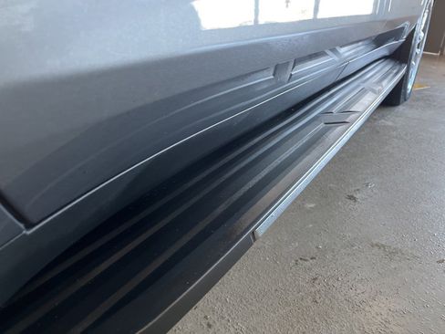 Used 2022 Chevrolet Suburban LT w/ Luxury Package image 14