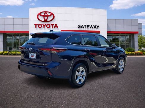 Used 2025 Toyota Highlander LE AWD/4WD image 5