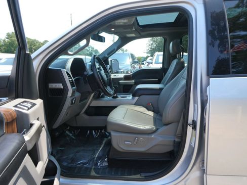 Used 2017 Ford F150 Lariat w/ Equipment Group 501A Mid AWD/4WD image 14