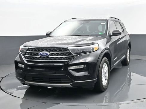 Used 2023 Ford Explorer XLT w/ Equipment Group 202A image 24