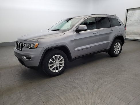 Used 2021 Jeep Grand Cherokee Laredo image 2