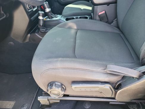 Used 2018 Jeep Wrangler Sport AWD/4WD image 19