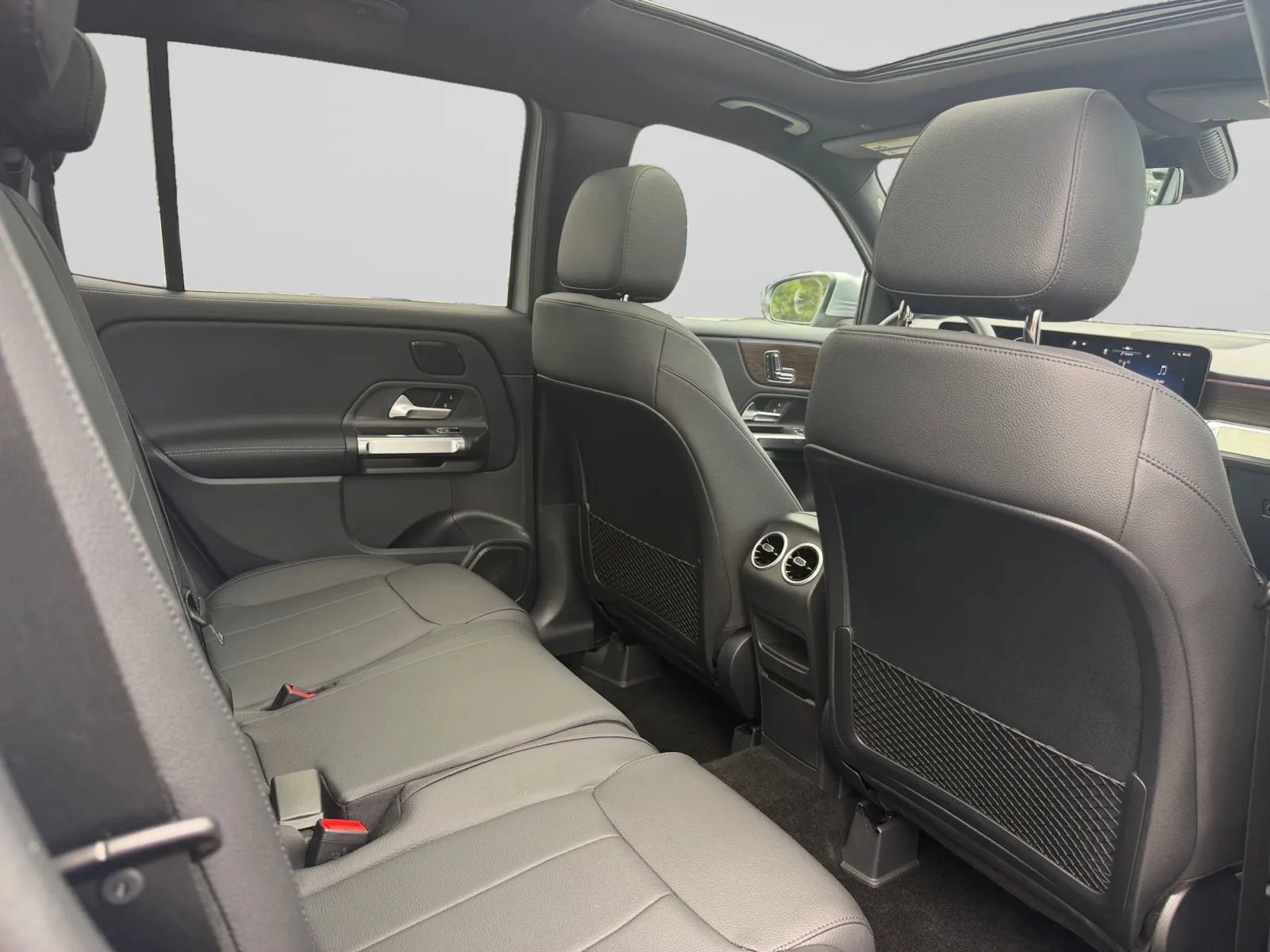 Used 2026 Mercedes-Benz GLB 250 image 30