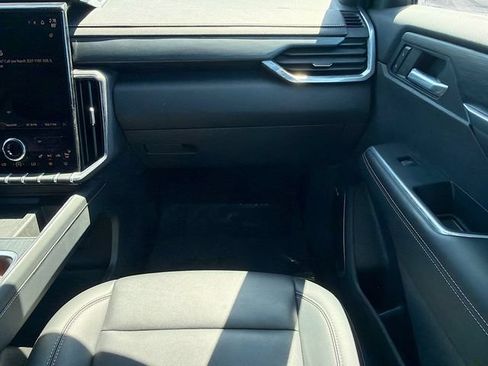 Used 2024 GMC Acadia Elevation FWD image 18